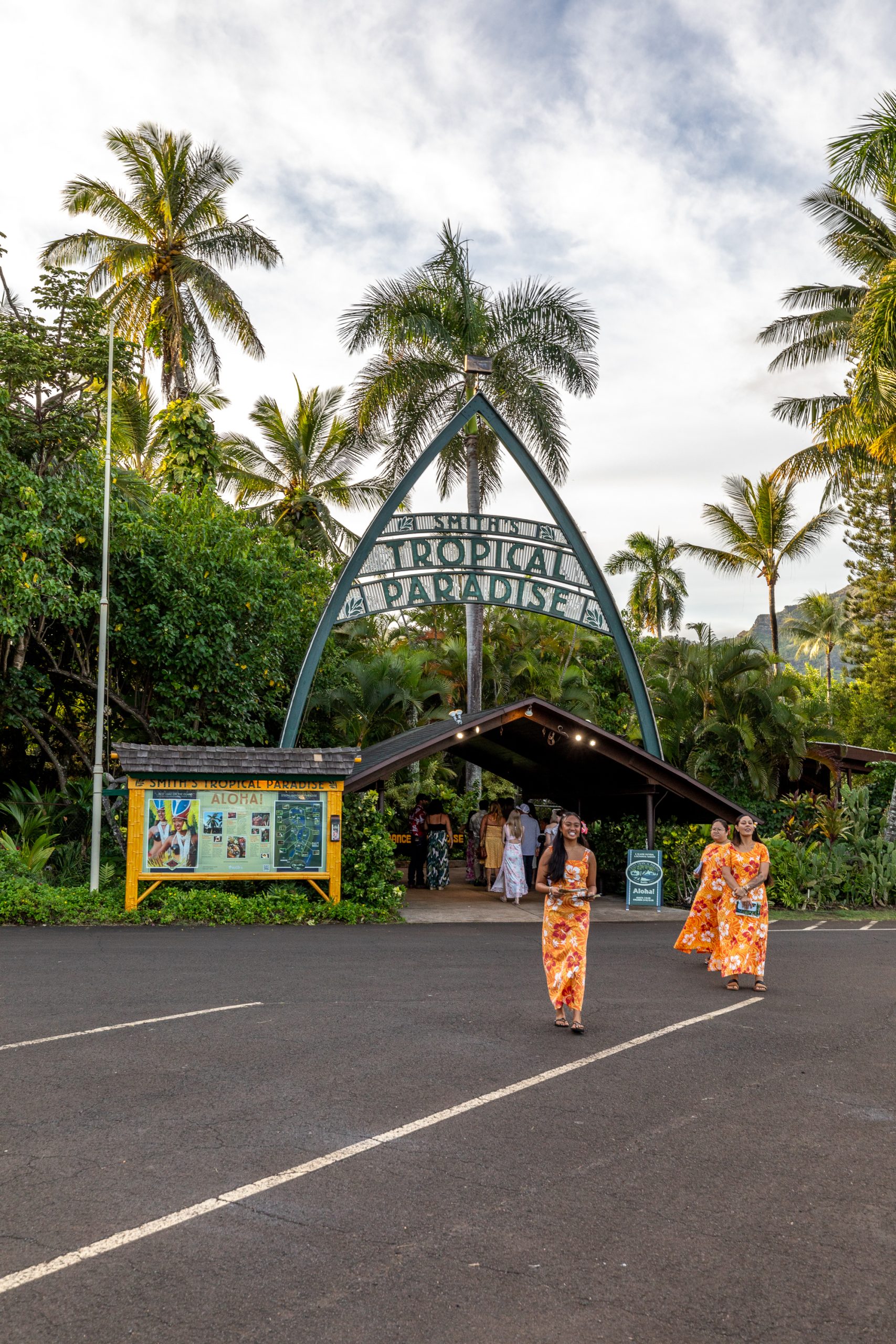 Best Things to Do Kaua'i | Bucketlist Activities Kaua'i | Must Do Activities Kaua'i | Smith's Family Luau | Catherine Chicotka