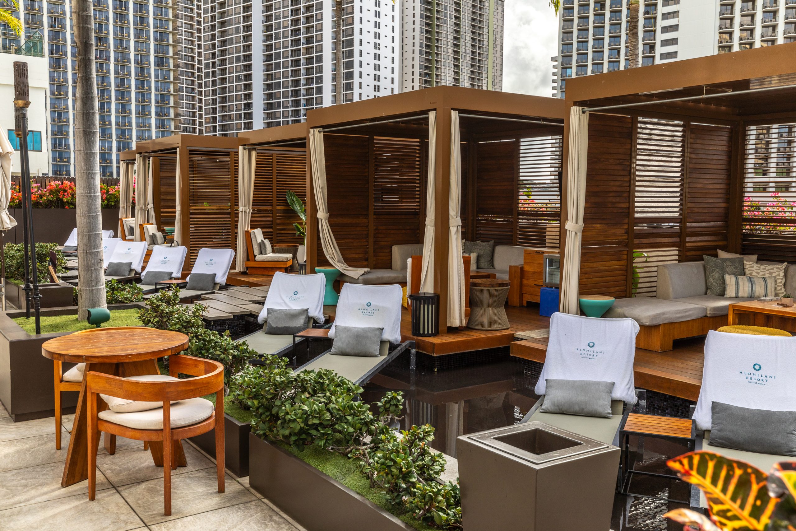Alohilani Resort | Best Hotels Waikiki | Catherine Chicotka