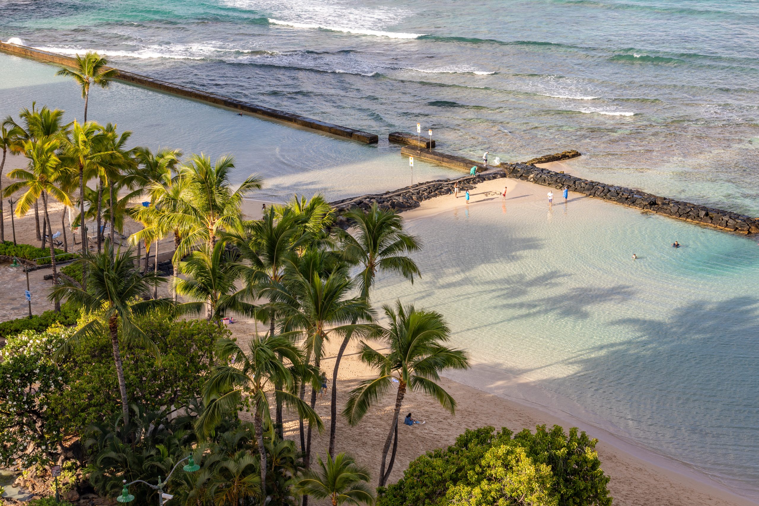 Alohilani Resort | Best Hotels Waikiki | Catherine Chicotka